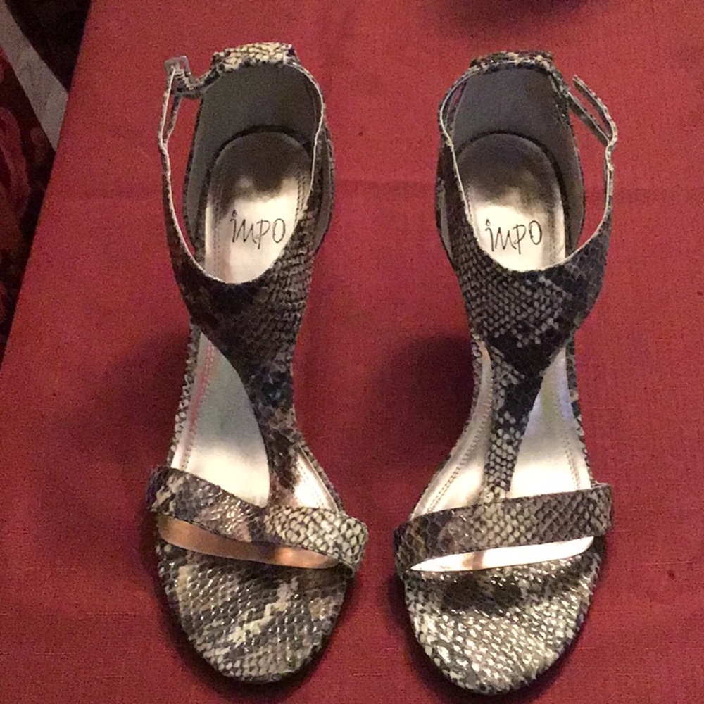🛍🛍 3/$30 🛍🛍 Impo strappy snakeskin heels